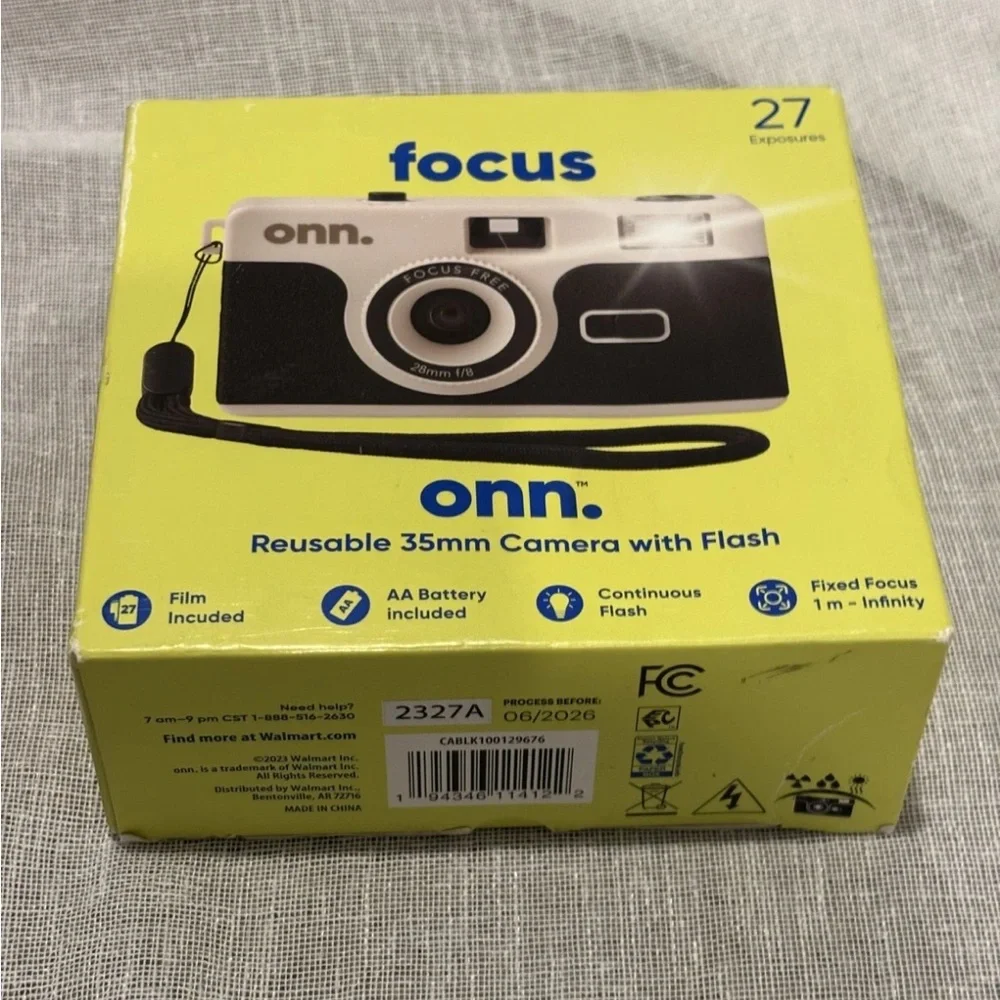 NEW - ONN Focus Reusable 35mm Camera w/ Flash - Black/Silver - 27 Exposures
